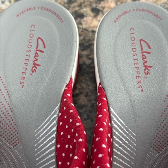 Clarks Cloudsteppers Red & White Striped Wedge Flip Flops | Size 8 - Picture 4 of 8